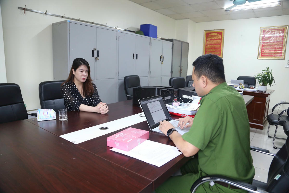 Nữ giám đốc sản xAnh 4