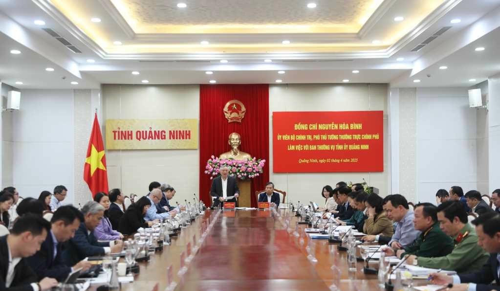512425mnPhó Thủ tướng Thường trực Nguyễn Hòa Bình làm việc với BTV Tỉnh ủy Quảng Ninh