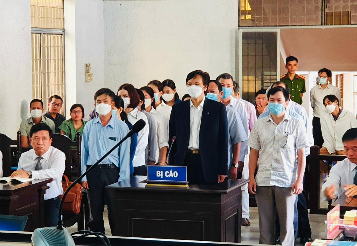 Các bị cáo tại phiên tòa.