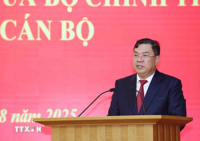 Ông Phạm Gia Túc, Ủy viên Trung ương Đảng, Chánh Văn phòng Trung ương Đảng, phát biểu nhận nhiệm vụ. (Ảnh: Phương Hoa/TTXVN) ttxvn-pham-gia-tuc-3.jpg