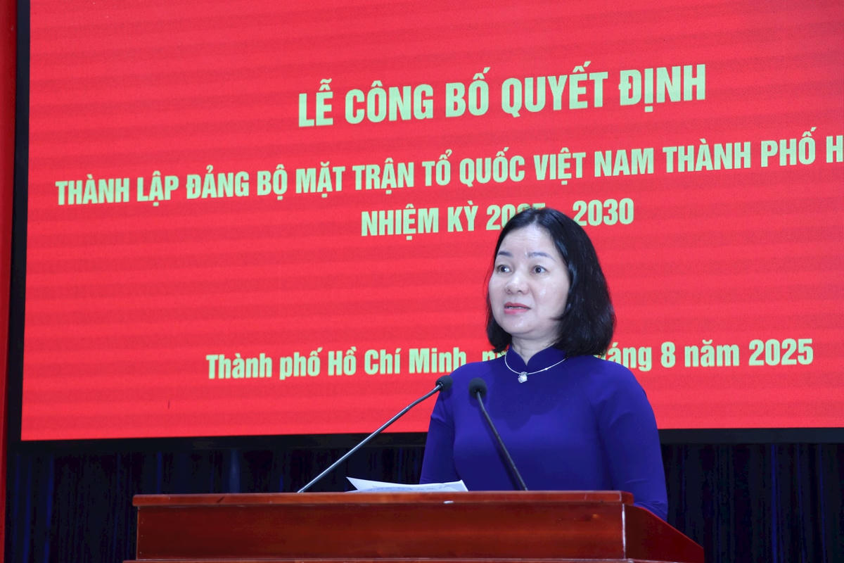 Bà Trương Thị Bích Hạnh - Phó Chủ tịch Thường trực Ủy Mặt trận Tổ quốc Việt Nam TPHCM được chỉ định làm Bí thư Đảng ủy Mặt trận Tổ quốc Việt Nam thành phố. Ảnh Q.Đ.