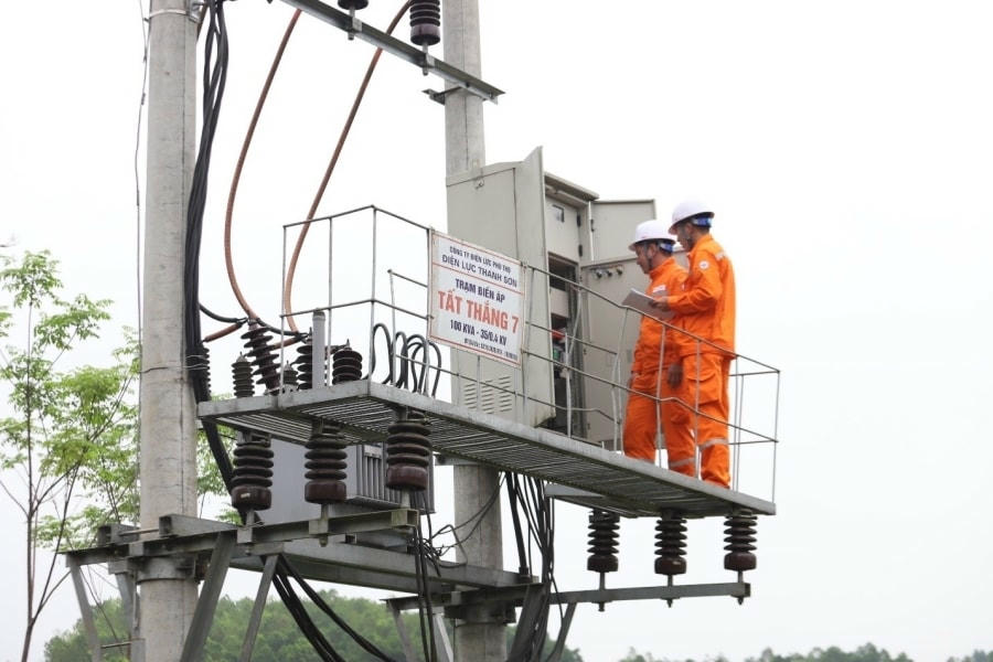 Công ty Điện lực Phú Thọ tăng cường công tác kiểm tra lưới điện.