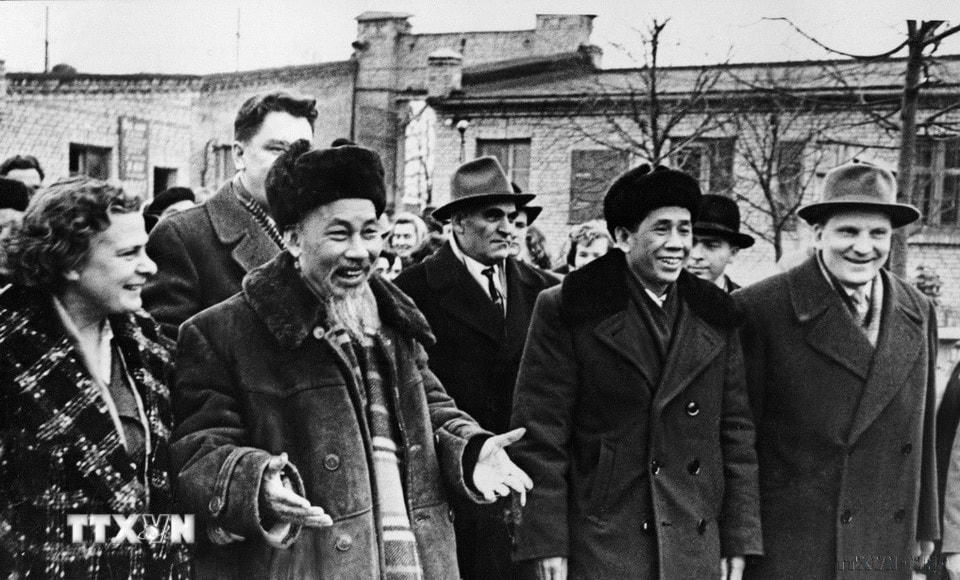 Chủ tịch Hồ Chí Minh và Bí thư thứ Nhất Ban chấp hành Trung ương Đảng Lê Duẩn dự Đại hội Đảng Cộng sản Liên Xô lần thứ XXII, tháng 10/1961. (Ảnh: TTXVN)