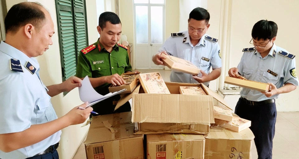 Quản lý thị trường bắt giữ bánh Trung thu nhập lậu tại 934 Bạch Đằng. Nguồn Tổng cục QLTT