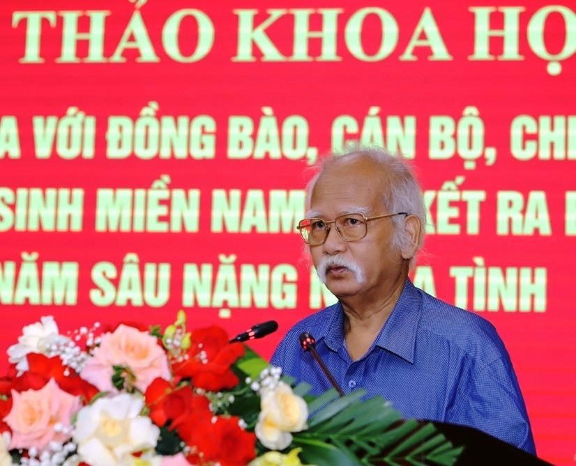 Ông Ksor Phước, nguyên Ủy viên Trung ương Đảng, nguyên Ủy viên Ban Thường vụ Quốc hội, Chủ tịch Hội đồng dân tộc Quốc hội phát biểu tham luận tại hội thảo.Ảnh: Nguyễn Chung.