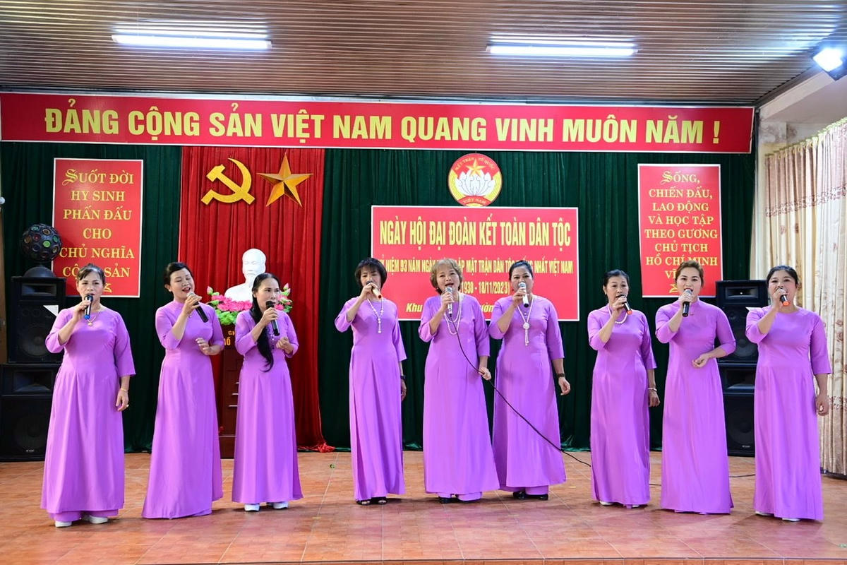 Tiết mục văn nghệ được các cô thể hiện rất ấn tượng, giàu cảm xúc