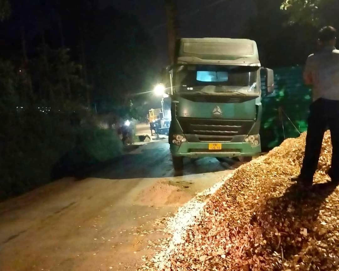 Đến đêm 18/10, hiện trường vụ tai nạn vẫn chưa xử lý xong