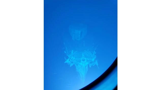 Đội của Vescovo đã thực hiện sáu lần lặn để tìm kiếm con tàu. Ảnh: CNN.