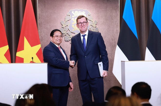 Thủ tướng Phạm Minh Chính và Thủ tướng Estonia Kristen Michal tại cuộc họp báo sau hội đàm. (Ảnh: Dương Giang/TTXVN) ttxvn-thu-tuong-hoi-dam-thu-tuong-estonia-18.jpg