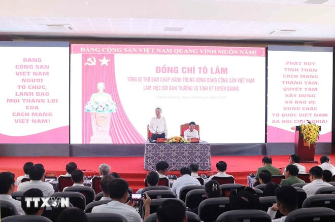 Tổng Bí thư Tô Lâm phát biểu tại cuộc làm việc với Ban Thường vụ Tỉnh ủy Tuyên Quang. (Ảnh: Thống Nhất/TTXVN) ttxvn-tong-bi-thu-to-lam-lam-viec-voi-ban-thuong-vu-tinh-uy-tuyen-quang-8210161-2.jpg