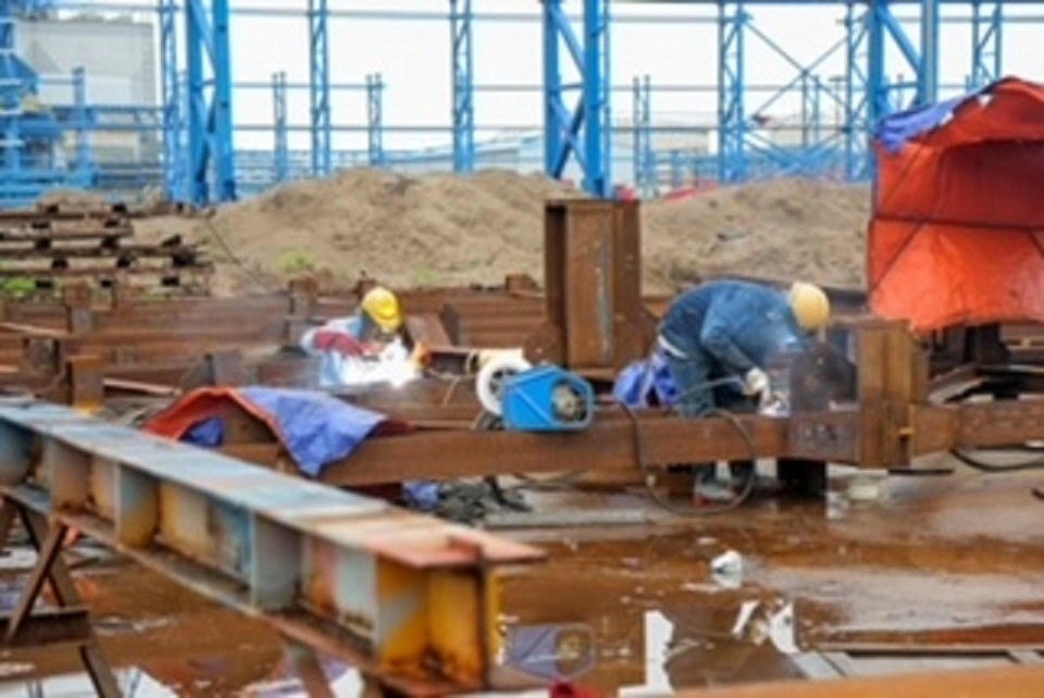 Thi công kết cấu thép hệ thống băng tải than trên công trường NMNĐ Thái Bình 2.