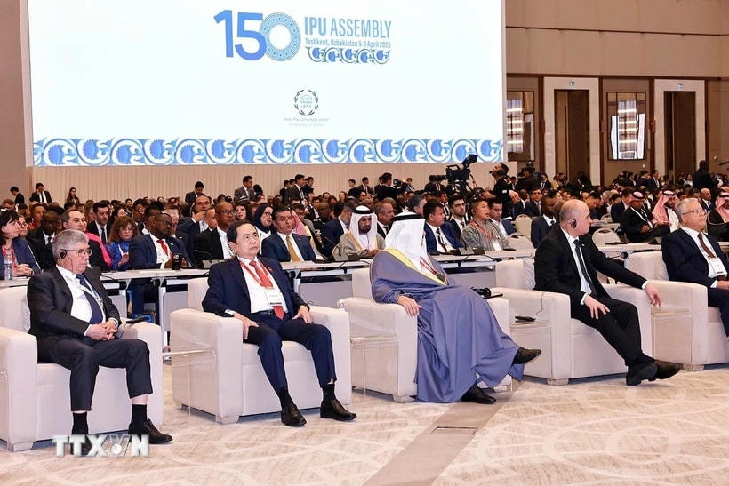 Chủ tịch Quốc hội Trần Thanh Mẫn và đại biểu tham dự Lễ khai mạc IPU-150. (Ảnh: Doãn Tấn/TTXVN)
