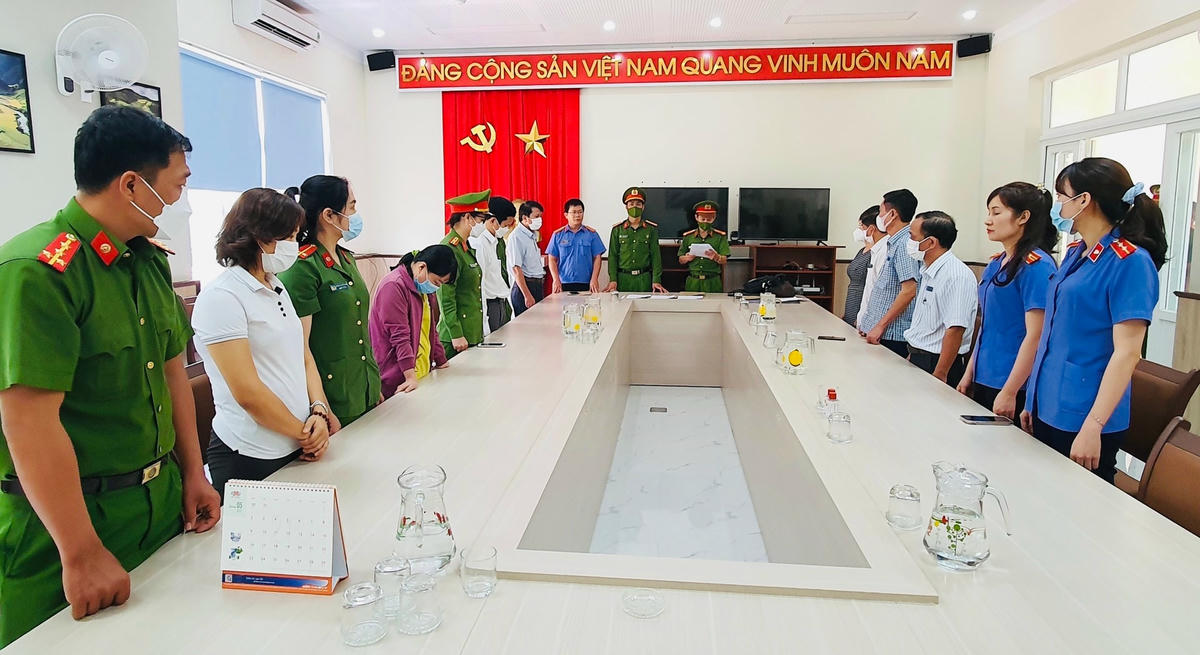 Liên quan đến việc mua sắm Kit test của Công ty Việt Á, gây thiệt hại tài sản của Nhà nước hơn 6 tỉ đồng có 6 đối tượng bị khởi tố.