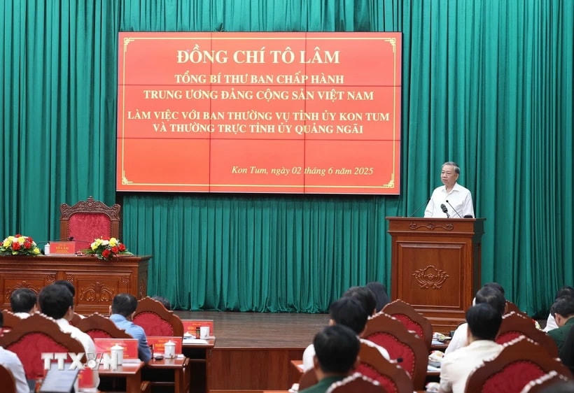 Tổng Bí thư Tô Lâm phát biểu tại buổi làm việc với Ban Thường vụ Tỉnh ủy Kon Tum và Thường trực Tỉnh ủy Quảng Ngãi. (Ảnh: Thống Nhất/TTXVN)
