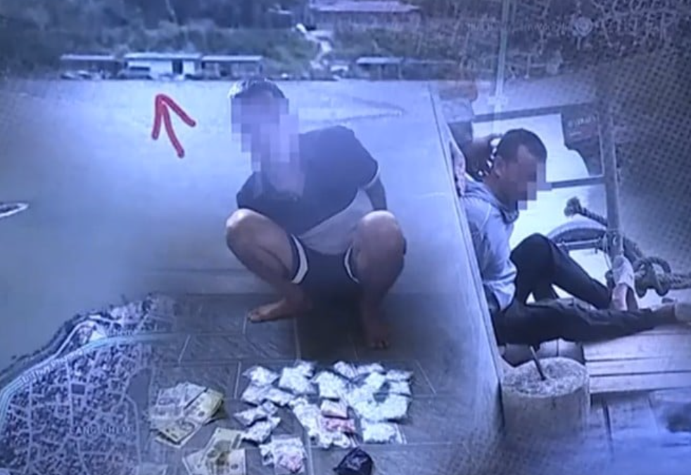 Triệt phá đường dây dùng ca nô mua bán ma tuý tại bãi giữa sông Hồng ddk