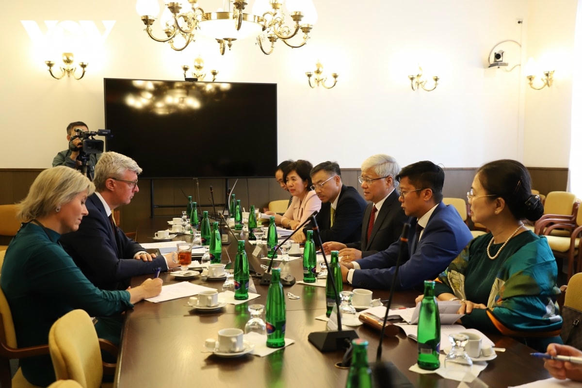 chủ tịch Ủy ban trung ương mttq việt nam thăm và làm việc tại cộng hòa séc hình ảnh 2 chu tich Uy ban trung uong mttq viet nam tham va lam viec tai cong hoa sec hinh anh 2