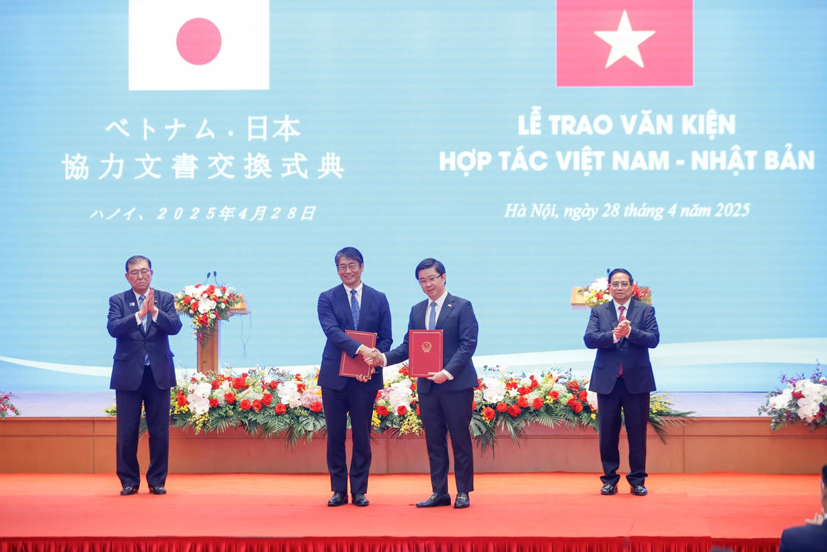 Việt Nam, Nhật Bản trao nhiều văn kiện hợp tác quan trọng- Ảnh 1. Việt Nam, Nhật Bản trao nhiều văn kiện hợp tác quan trọng- Ảnh 1.