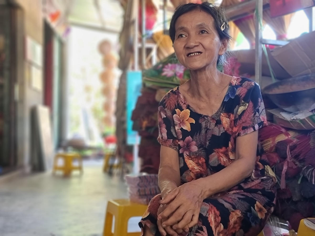 Bà Tôn Nữ Ánh Tuyết đã dành toàn bộ tiền lãi từ công việc bán hương của mình để làm từ thiện.