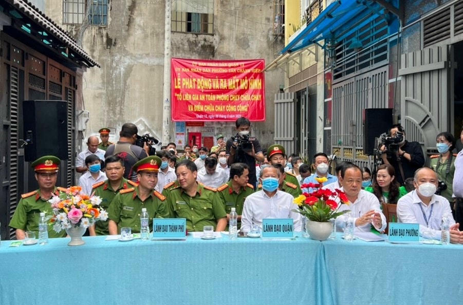 Ra mắt mô hình “ Tổ liên gia an toàn PCCC, điểm chữa cháy công cộng”  tại quận 12