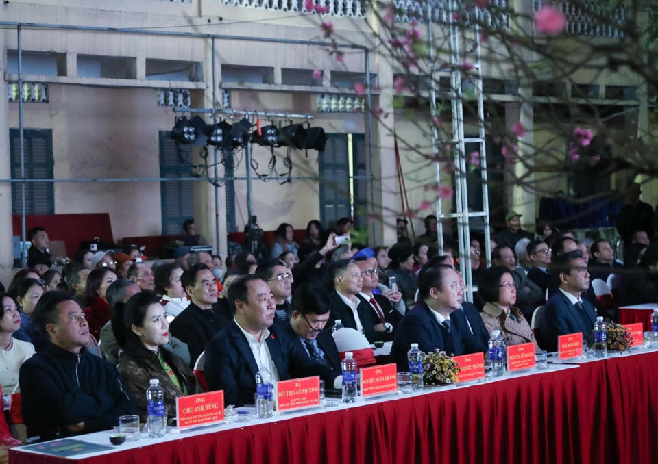 Các đại biểu tham dự buổi lễ.