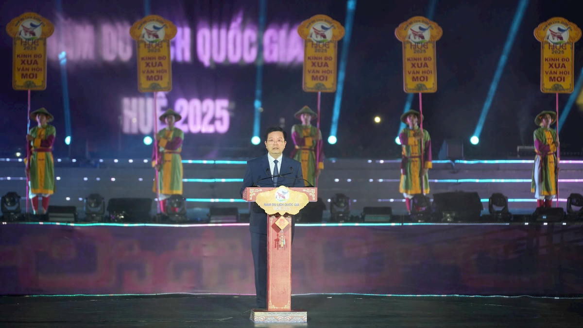 Phó Thủ tướng Mai Văn Chính phát biểu tại lễ khai mạc Năm Du lịch quốc gia - Huế 2025. Ảnh: N.H.