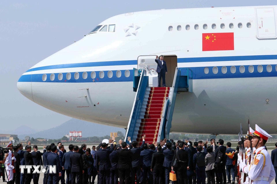 Lễ tiễn Tổng Bí thư, Chủ tịch nước Trung Quốc Tập Cận Bình tại Sân bay quốc tế Nội Bài. (Ảnh: Doãn Tấn/TTXVN)