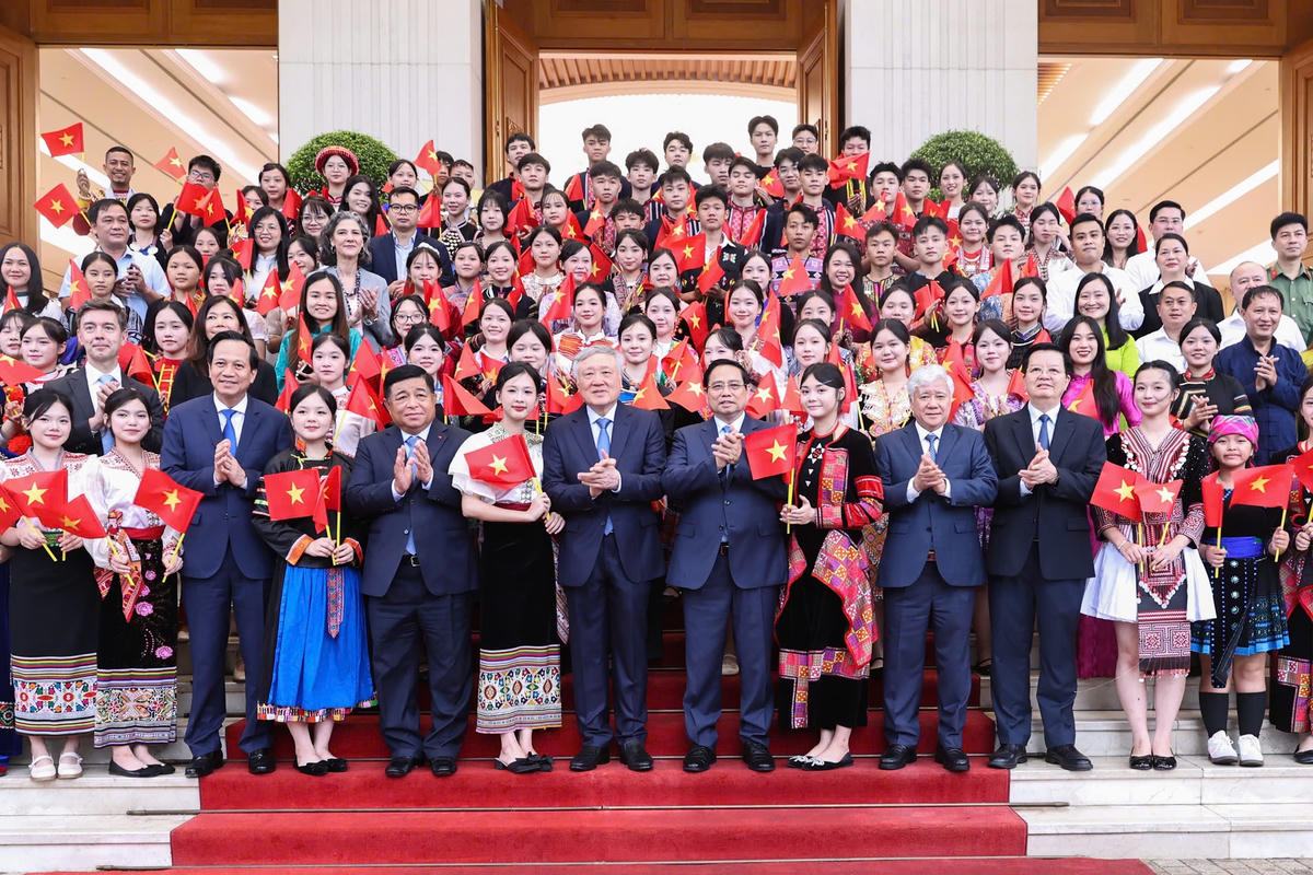 Thủ tướng Phạm Minh Chính cùng các đại biểu dự Hội nghị tổng kết Chương trình và Phong trào thi đua