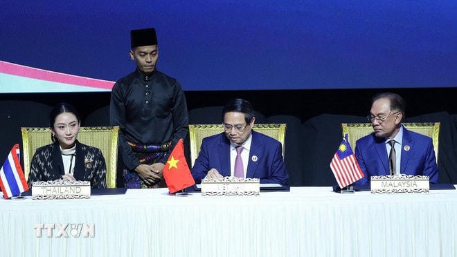 Thủ tướng Phạm Minh Chính cùng lãnh đạo các nước ASEAN ký Tuyên bố Kuala Lumpur “ASEAN 2045: Tương lai chung của chúng ta. ttxvn-asean-4-resize.jpg