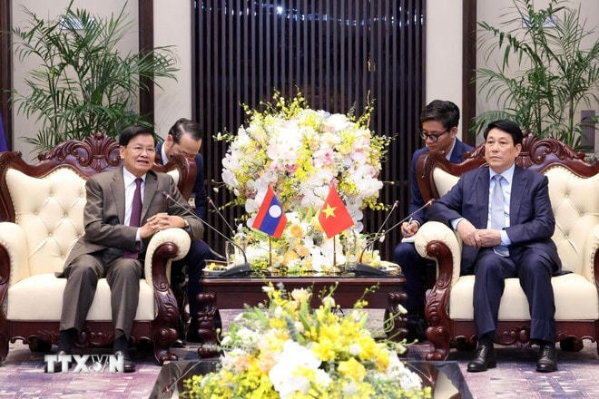 Chủ tịch nước Lương Cường hội kiến Tổng Bí thư, Chủ tịch nước Lào Thongloun Sisoulith. (Ảnh: Lâm Khánh/TTXVN) ttxvn-chu-tich-nuoc-luong-cuong-hoi-kien-tong-bi-thu-chu-tich-nuoc-lao-thongloun-sisoulith-1.jpg