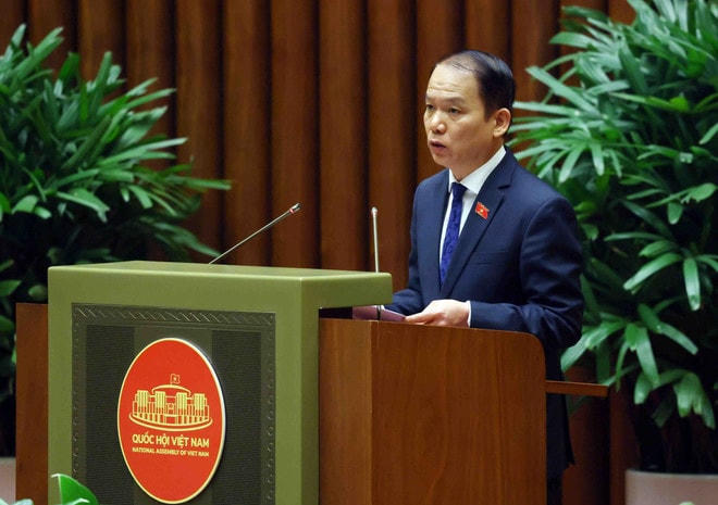 Chủ nhiệm Ủy ban Pháp luật của Quốc hội Hoàng Thanh Tùng trình bày Báo cáo thẩm tra dự án Luật Tổ chức chính quyền địa phương (sửa đổi). (Ảnh: Phạm Kiên/TTXVN) vna-potal-quoc-hoi-thao-luan-ve-luat-to-chuc-quoc-hoi-7852431.jpg