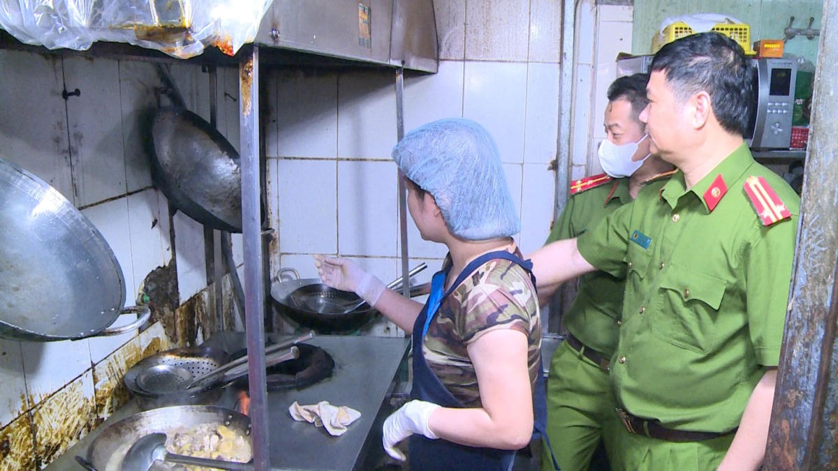 Nhiều hàng quán bán lẩu nướng tại TP Thanh Hóa không đảm bảo VSATTP.