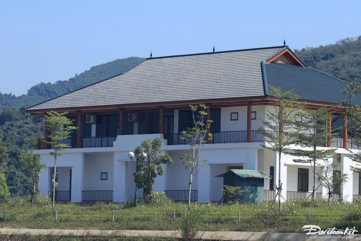 Hạng mục nhà điều hành tại dự án cơ bản hoàn thành, nhưng vẫn cửa đóng then cài nhiều năm nay. Ảnh: ĐB