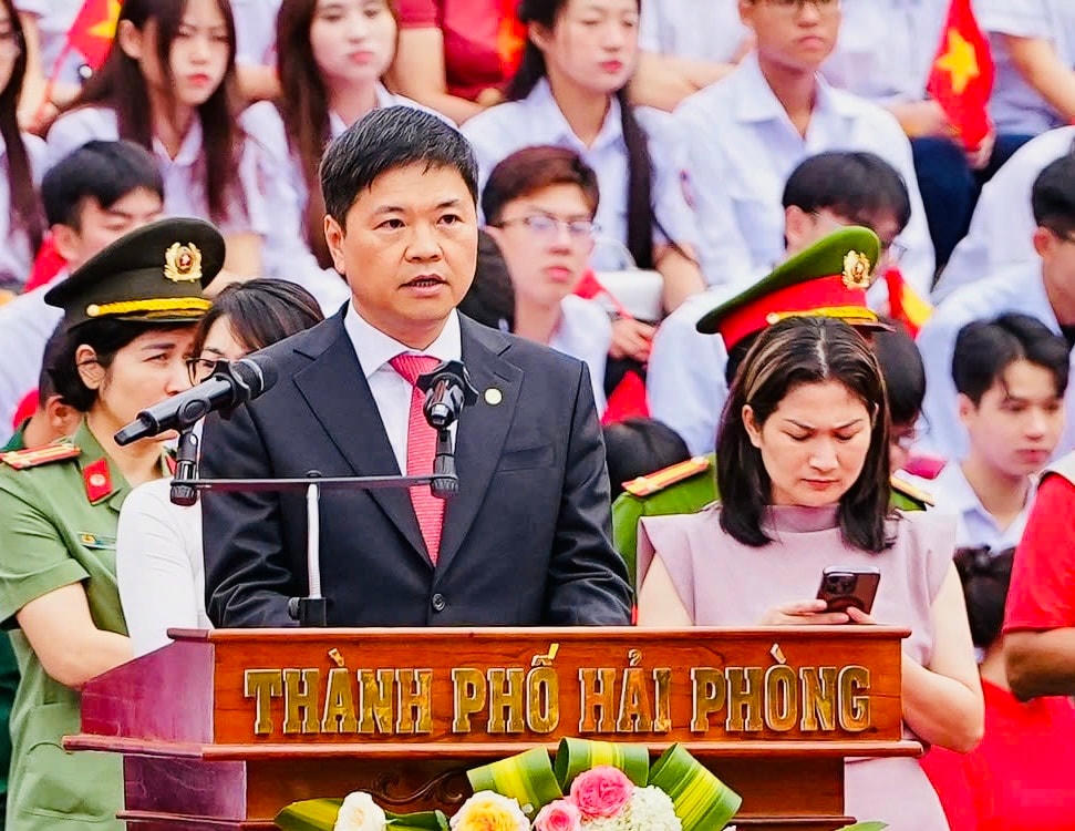 Ông Hoàng Minh Cường, Phó Chủ tịch UBND TP Hải Phòng phát biểu tại lễ khai mạc. Ảnh: CTV. 