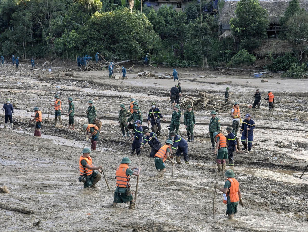Ký ức Làng Nủ của những người lính 'chiến đấu trong thời bình'- Ảnh 2. Ký ức Làng Nủ của những người lính 'chiến đấu trong thời bình'- Ảnh 2.