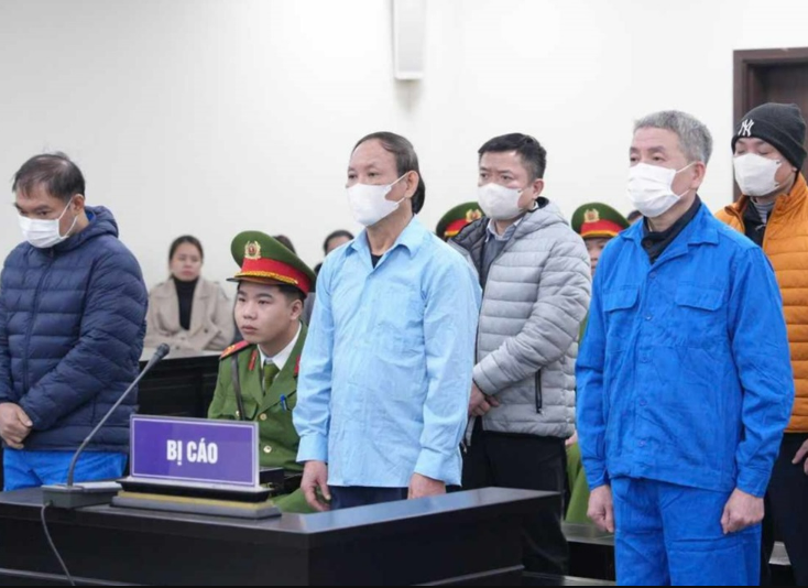 Các bị cáo tại tòa. Ảnh: Gia Bình.