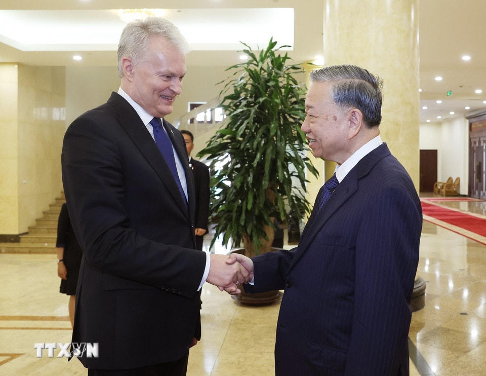 Tổng Bí thư Tô Lâm đón Tổng thống Cộng hòa Litva Gitanas Nauseda. (Ảnh: Thống Nhất/TTXVN)