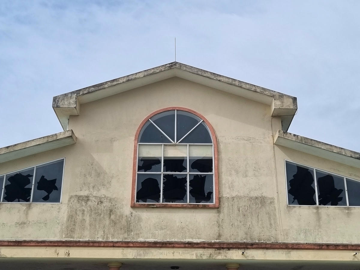 Hoàn thành vào cuối năm 2014, thế nhưng trái với kỳ vọng ban đầu, đã gần 8 năm trôi qua, chợ Bảo Ninh chưa một ngày hoạt động đúng mục đích đề ra. Khuôn viên chợ, đình chợ và các công trình phụ trợ đang trong tình cảnh hoang lạnh.