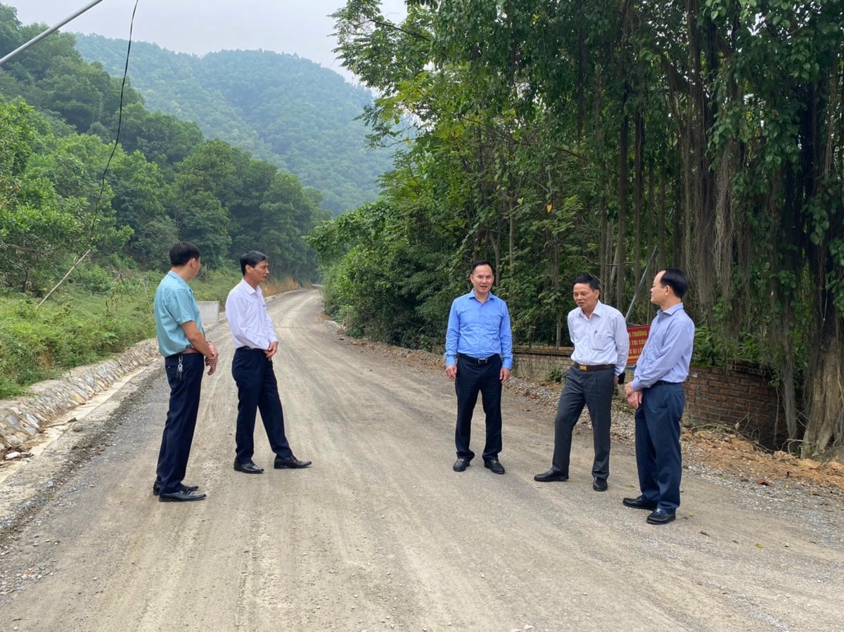 Đoàn giám sát của Ủy ban Mặt trận Tổ quốc Việt Nam thành phố đã đi giám sát thực tế tại xã Đông Xuân.