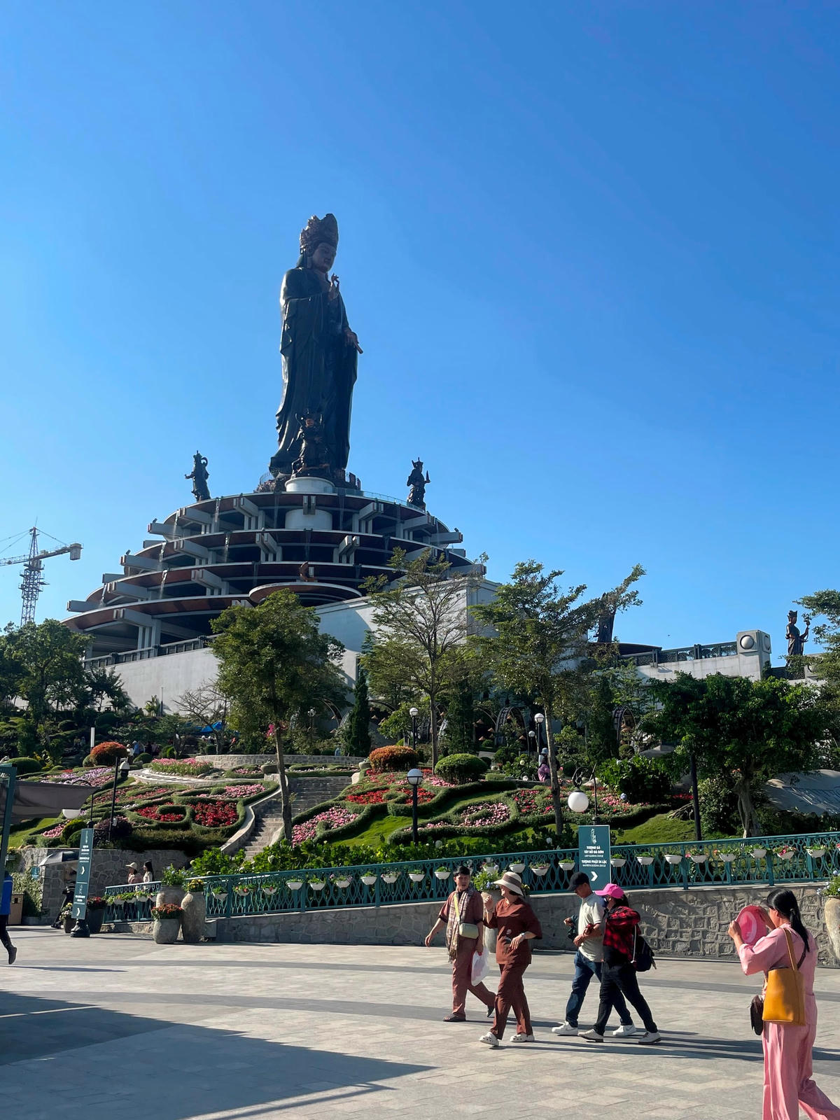 Ảnh 2_Tượng Phật Bà Tây Bổ Đà Sơn