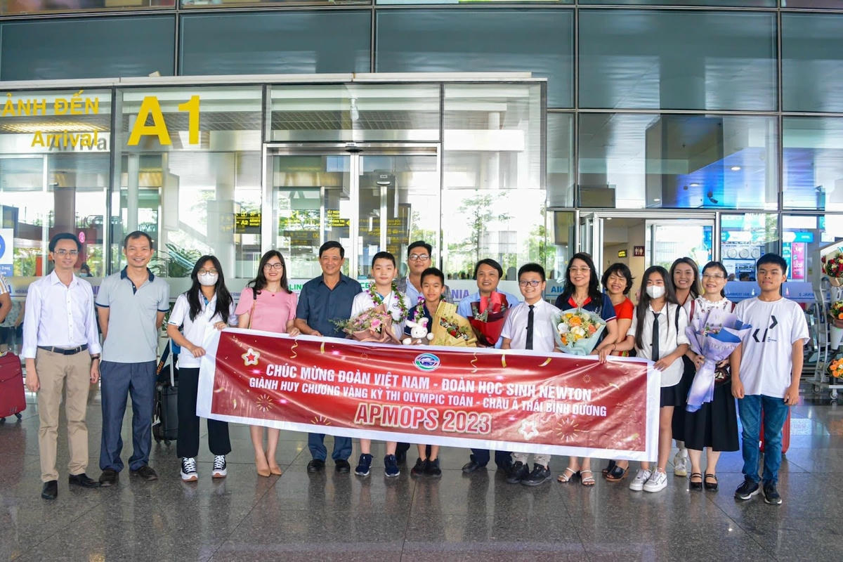 Trần Hoàng Lâm và Đỗ Gia Bảo lớp 6G0 xuất sắc giành 2 Huy chương Vàng tại Vòng chung kết Kỳ thi Olympic Toán - Châu Á Thái Bình Dương APMOPS 2023.