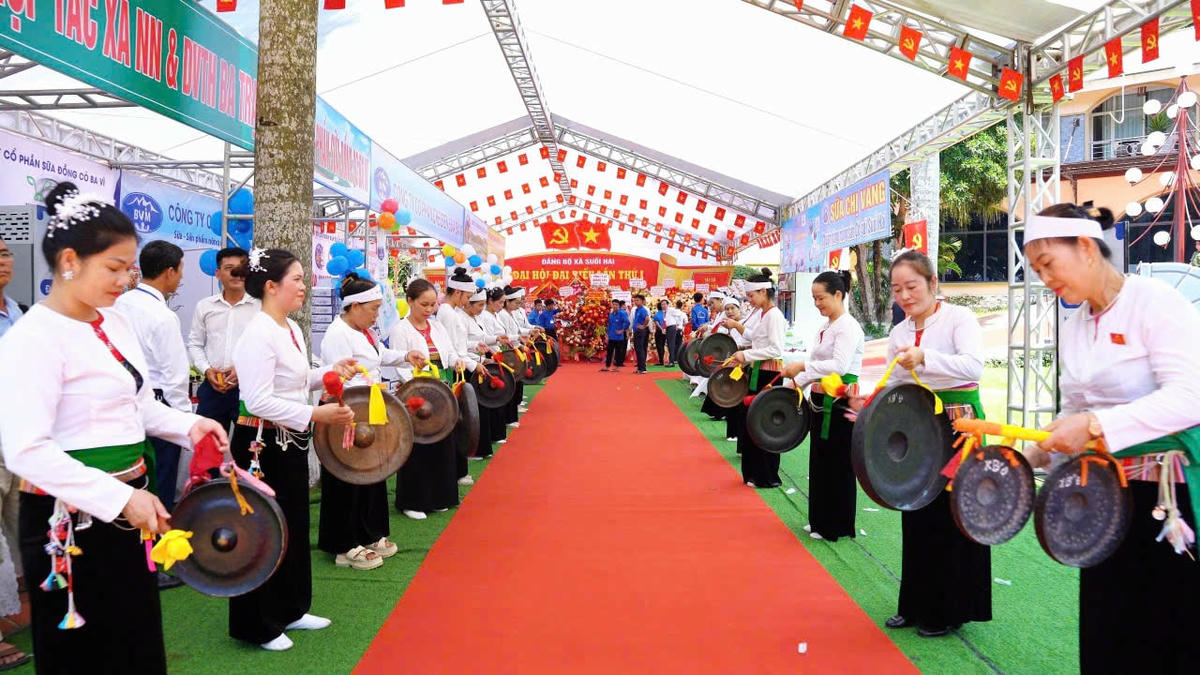 2 Ngân nga tiếng cồng ở nơi nhiều người Mường nhất Hà Nội