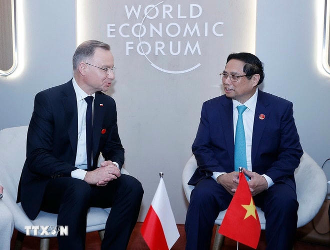 Thủ tướng Phạm Minh Chính gặp Tổng thống Ba Lan Andrzej Sebastian Duda nhân dịp tham dự Hội nghị thường niên các nhà tiên phong lần thứ 15 của Diễn đàn Kinh tế Thế giới (WEF) tại thành phố Đại Liên, tỉnh Liêu Ninh, Trung Quốc sáng 25/6/2024. (Ảnh: Dương Giang/TTXVN) ttxvn-viet-nam-ba-lan-1.jpg