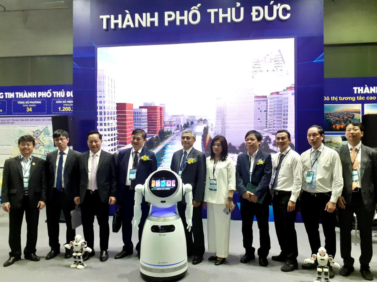 Lãnh đạo Bộ ngành tham quan triển lãm