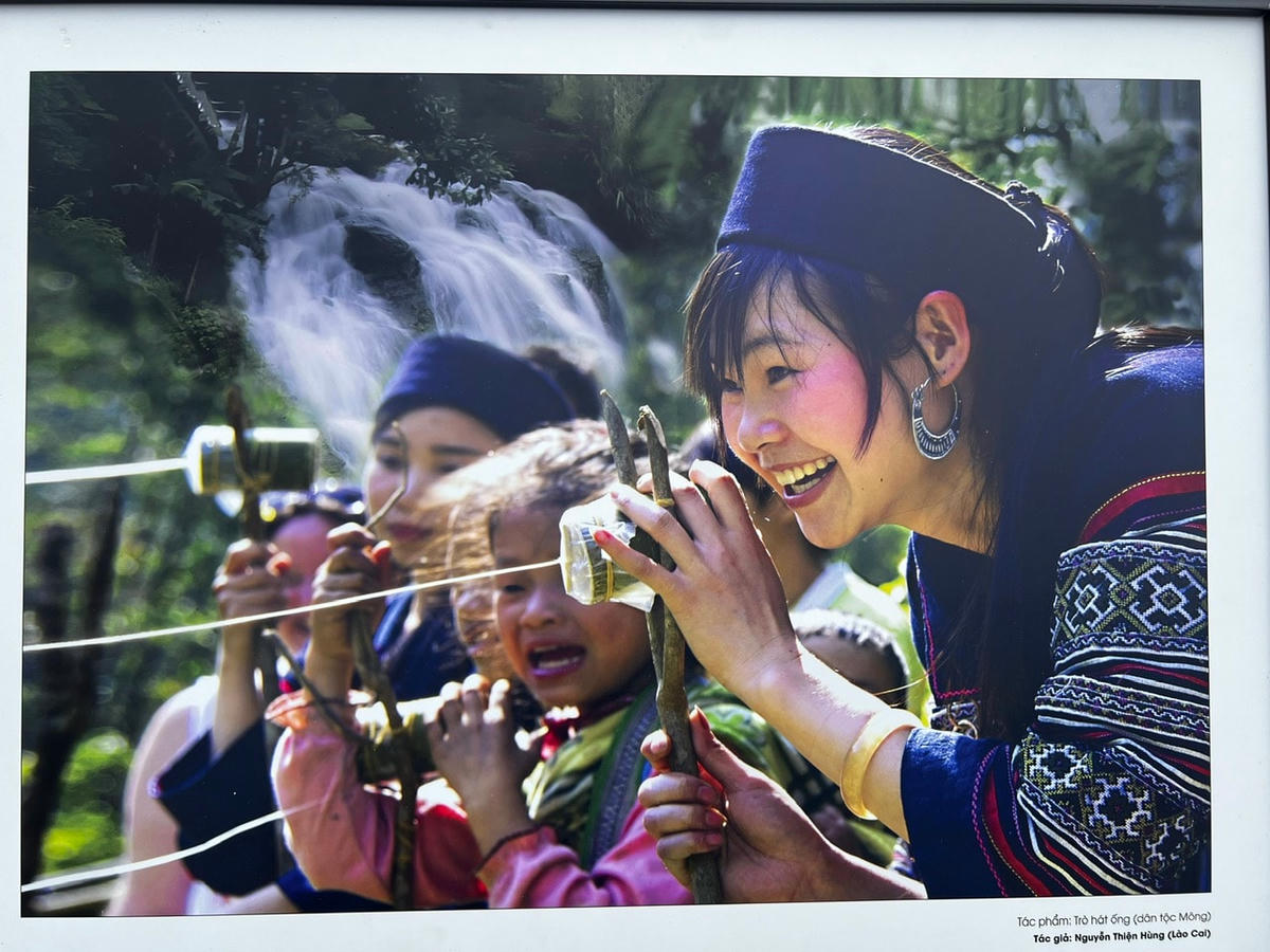 Trò hát ống. Ảnh: Nguyễn Thiện Hùng