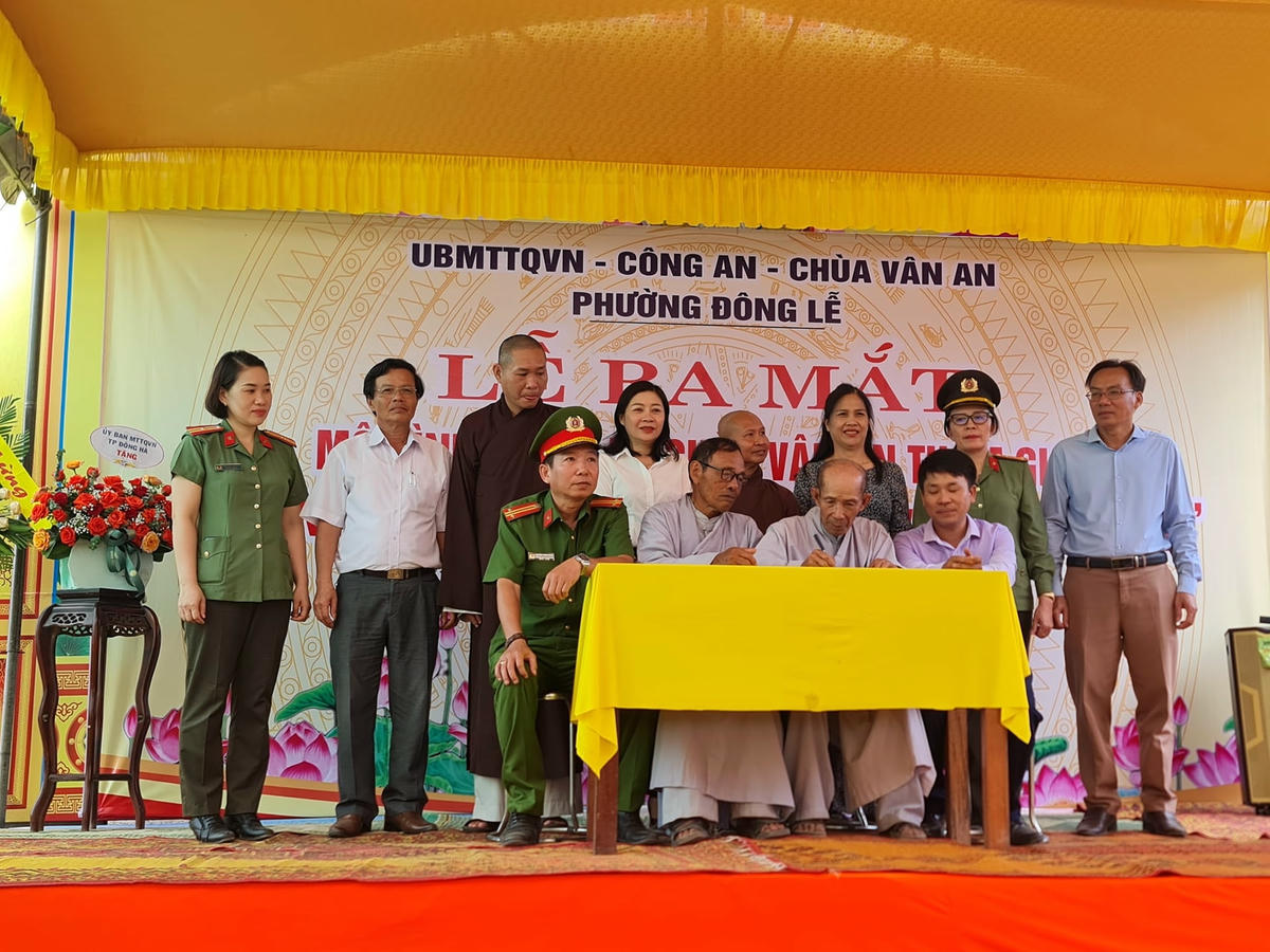 Ban điều hành và đại diện các gia đình phật tử ký cam kết.