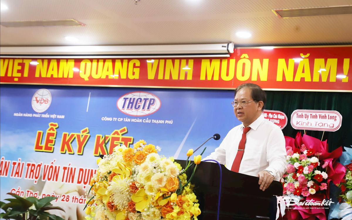 Ông Nguyễn Đức Tâm, Giám đốc Chi nhánh VDB khu vực Cần Thơ phát biểu tại lễ ký kết. Ảnh Trung Kiên.