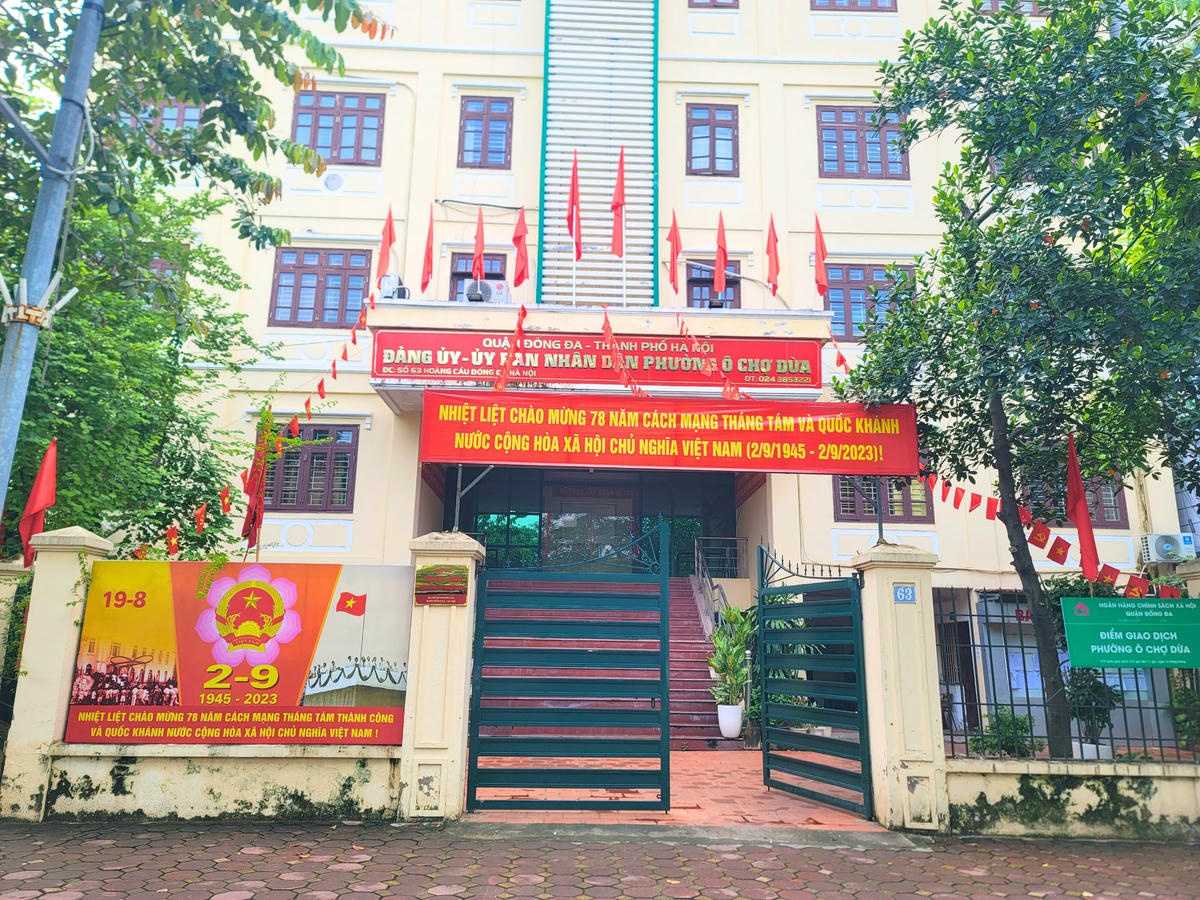 Trụ sở làm việc của các cơ quan, ban ngành được trang trí rực rỡ, long trọng  