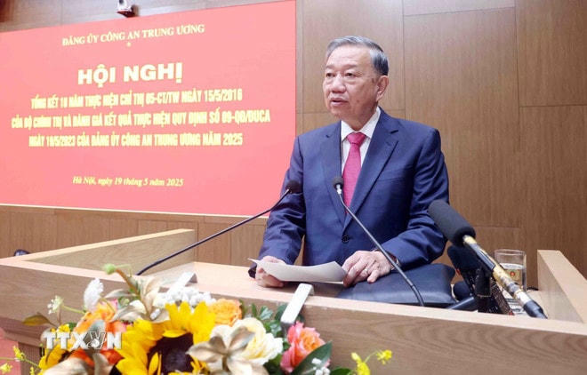 Tổng Bí thư Tô Lâm phát biểu chỉ đạo. (Ảnh: Phạm Kiên/TTXVN) ttxvn-tong-bi-thu-du-hoi-nghi-cua-bo-cong-an-tong-ket-10-nam-thuc-hien-chi-thi-so-05-cttw-1905-1.jpg