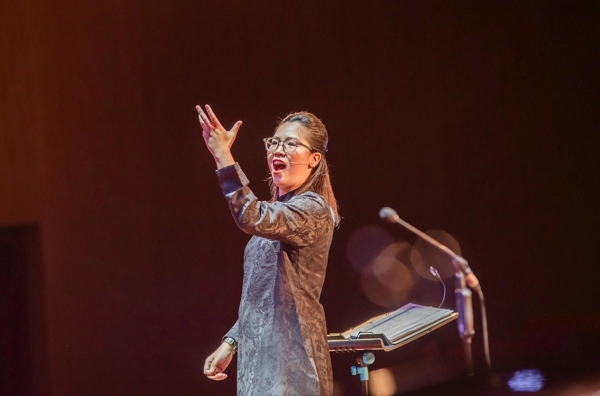 Chỉ huy hợp xướng Nguyễn Hải Yến tại hòa nhạc thường niên 2024