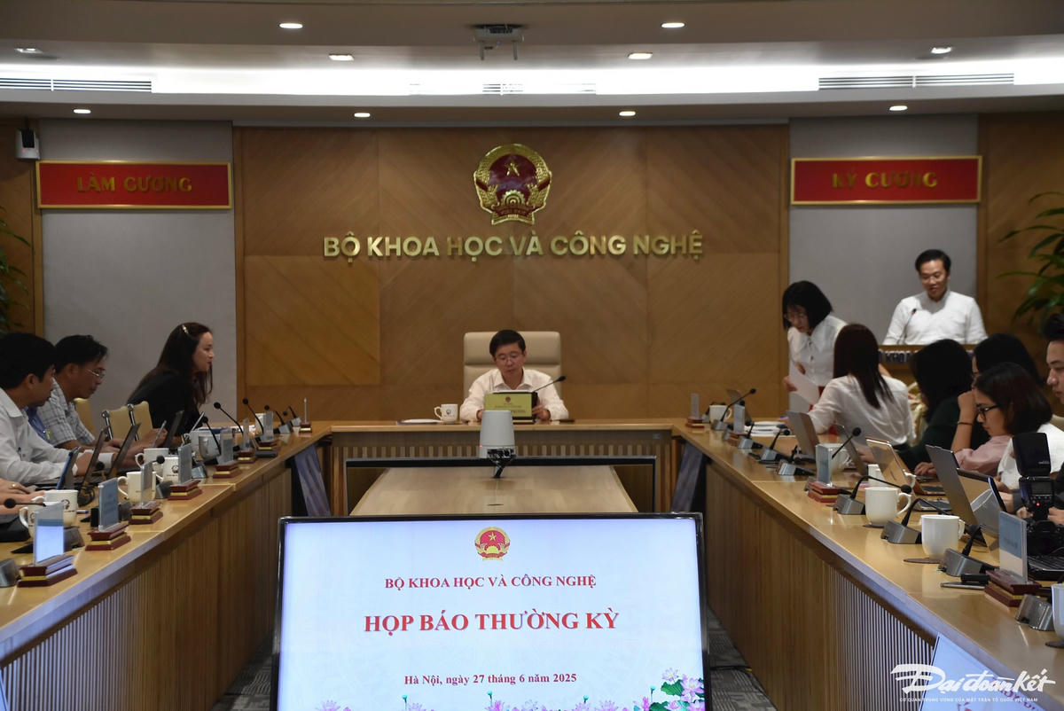 Quang cảnh buổi họp báo. Ảnh: Hoàng Chiến